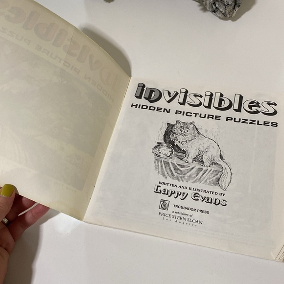 Invisibles Hidden Picture Puzzles Book, by Larry Evans (1977) - Picture 2 of 7